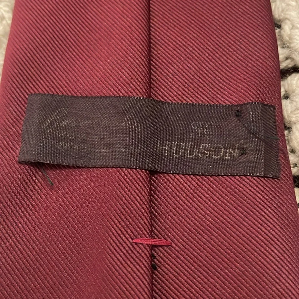 Vtg Pierre Cardin Hudson Tie‎ Paris New York 100% Imported Polyester Burgundy